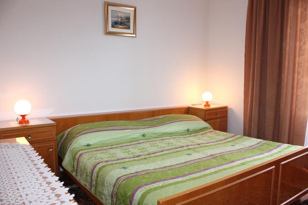 Apartments Jelica Pag Town Rum bild