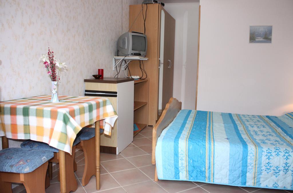 Apartments Jelica Pag Town Rum bild