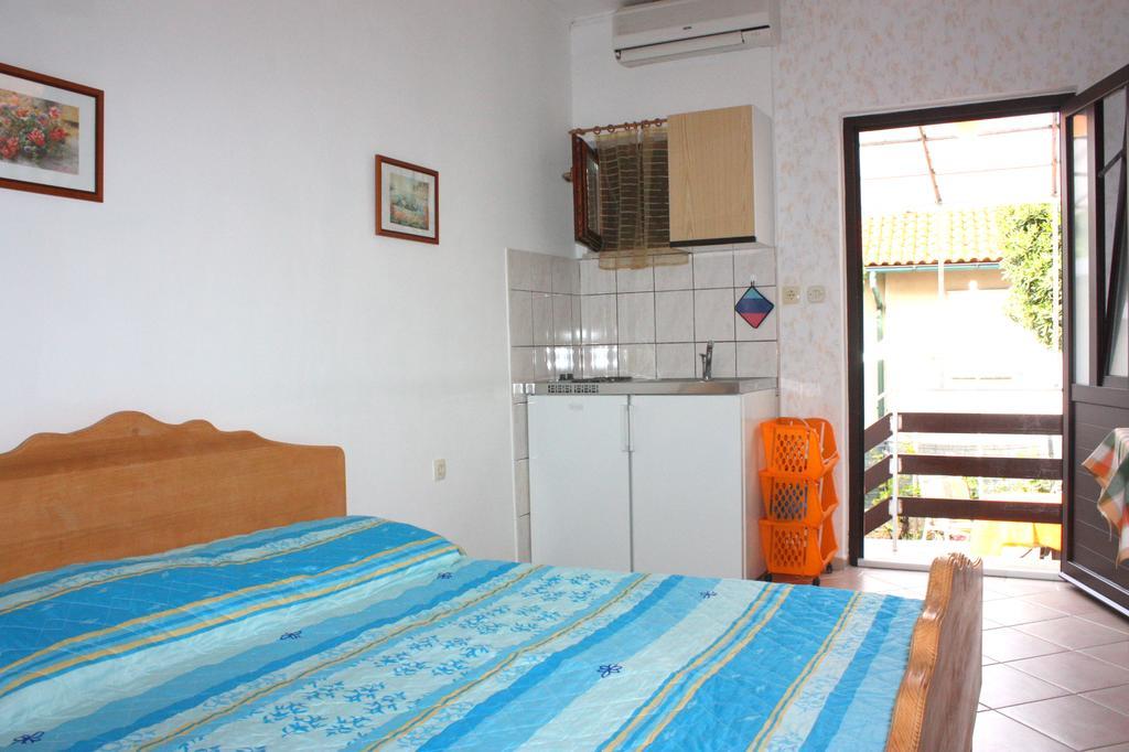Apartments Jelica Pag Town Rum bild